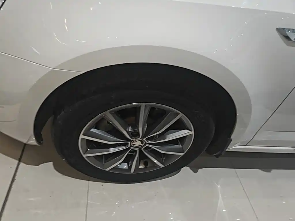 Skoda Octavia 2021 — фото 23