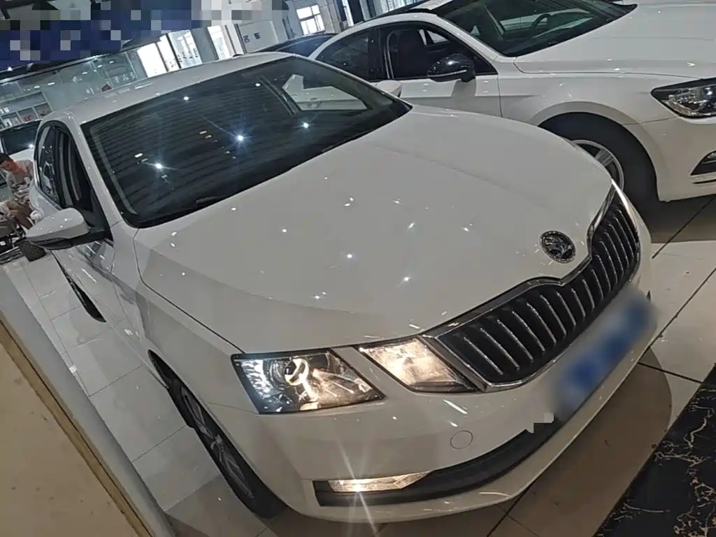 Skoda Octavia 2021 — фото 4
