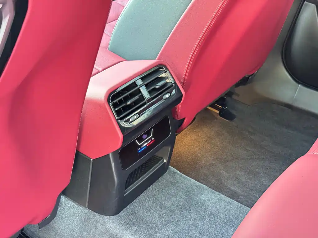 BMW i5 2025 — фото 16