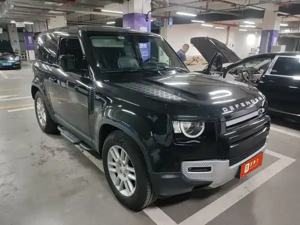 Land Rover Defender 2024