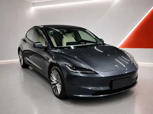 Tesla Model 3 2024