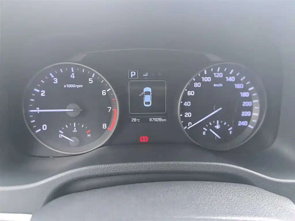 Hyundai Elantra 2016 — фото 12