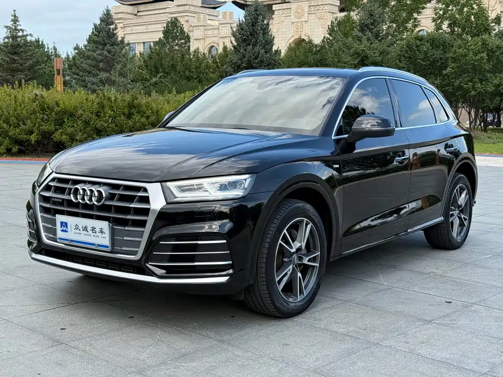 Audi Q5L 2021 — фото 1