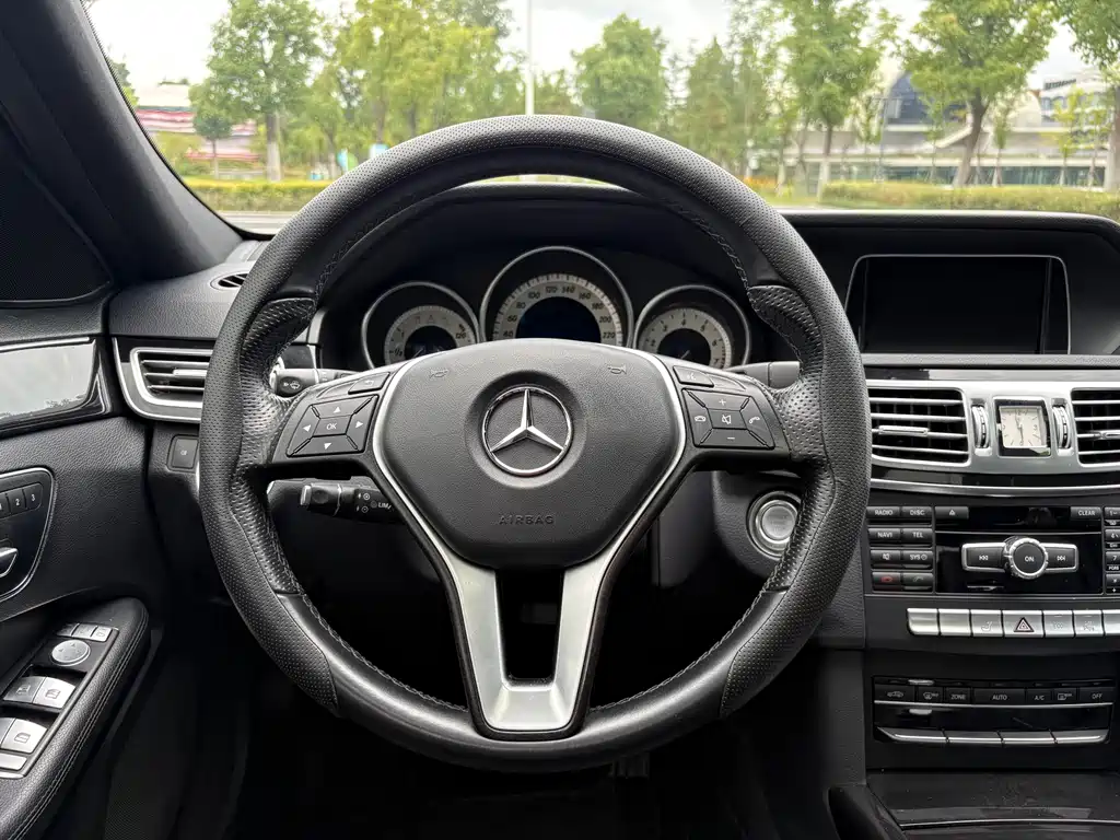 Mercedes-Benz E-Class 2014 — фото 16