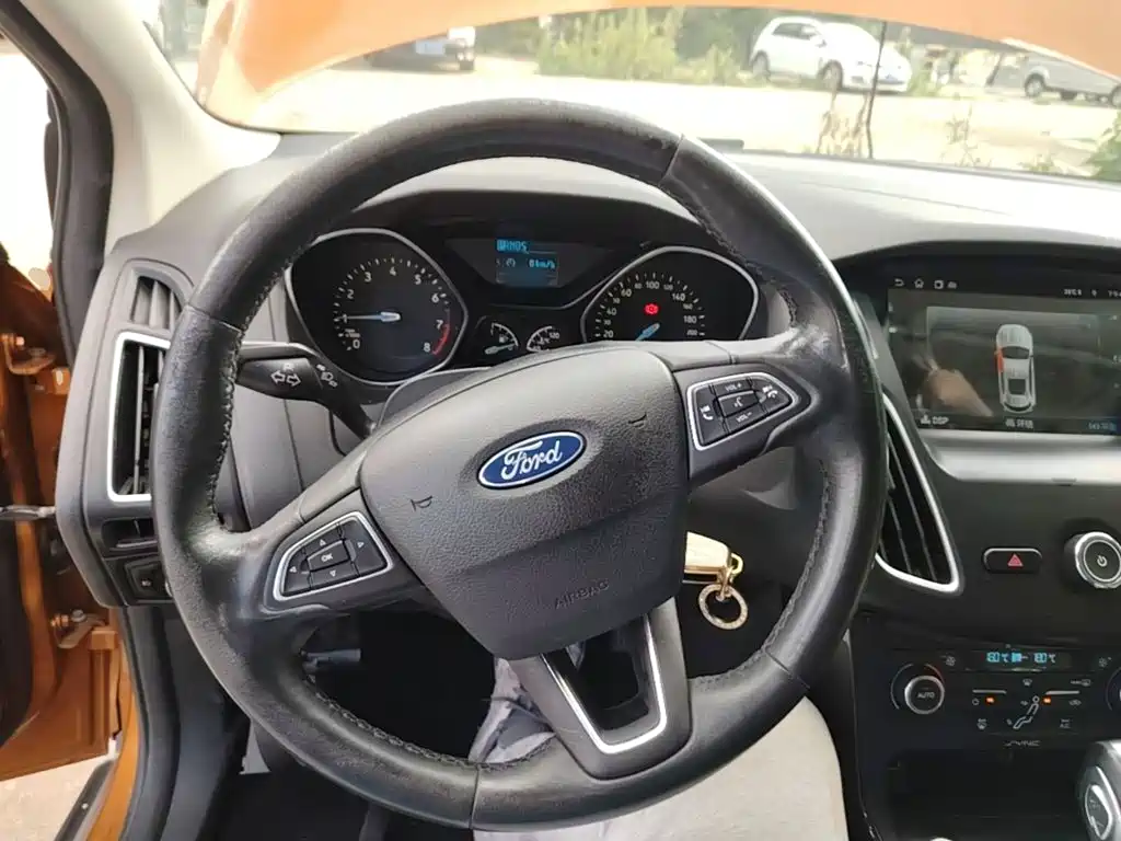 Ford Focus 2015 — фото 11