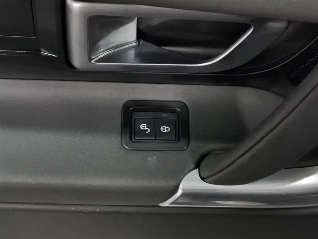 Land Rover Discovery Sport 2018 — фото 9
