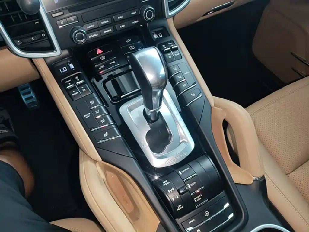 Porsche Cayenne 2017 — фото 14