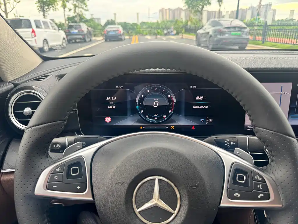 Mercedes-Benz E-Class 2017 — фото 10
