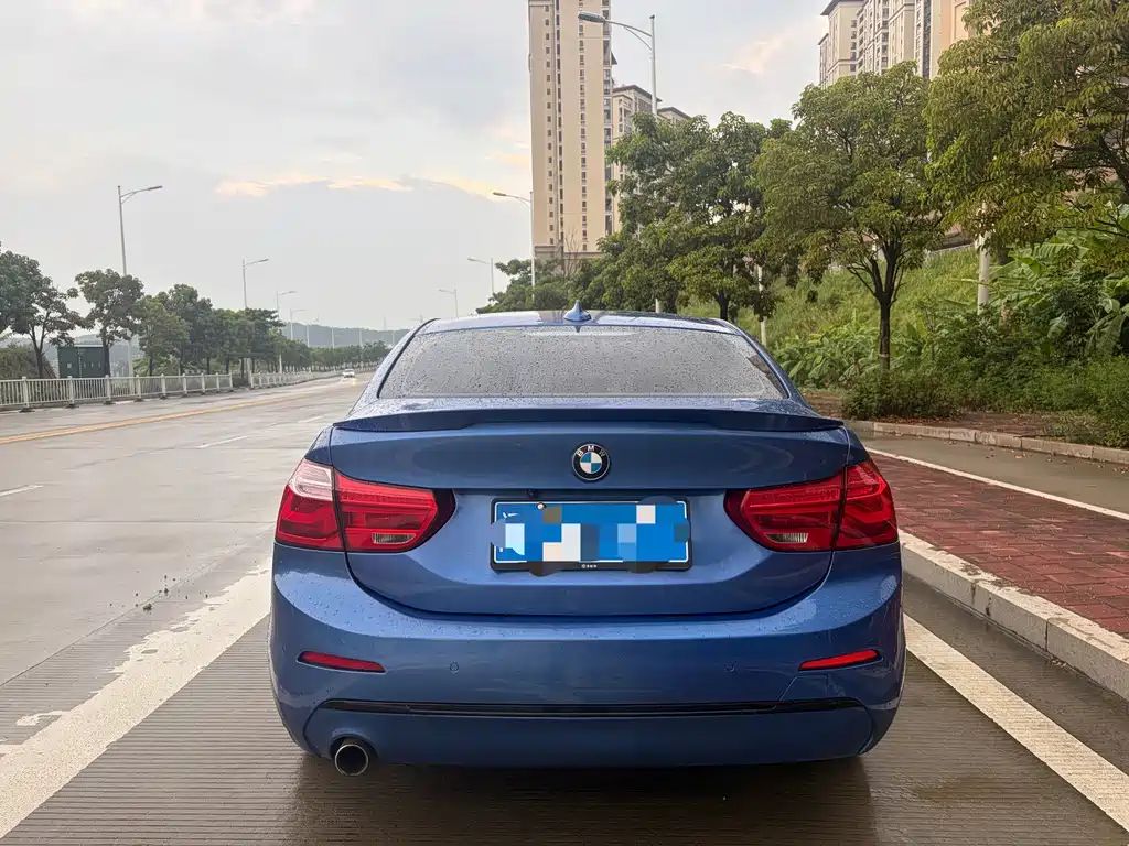 BMW 1 Series 2018 — фото 10