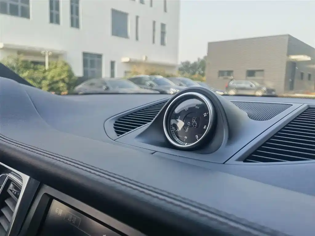 Porsche Macan 2015 — фото 13