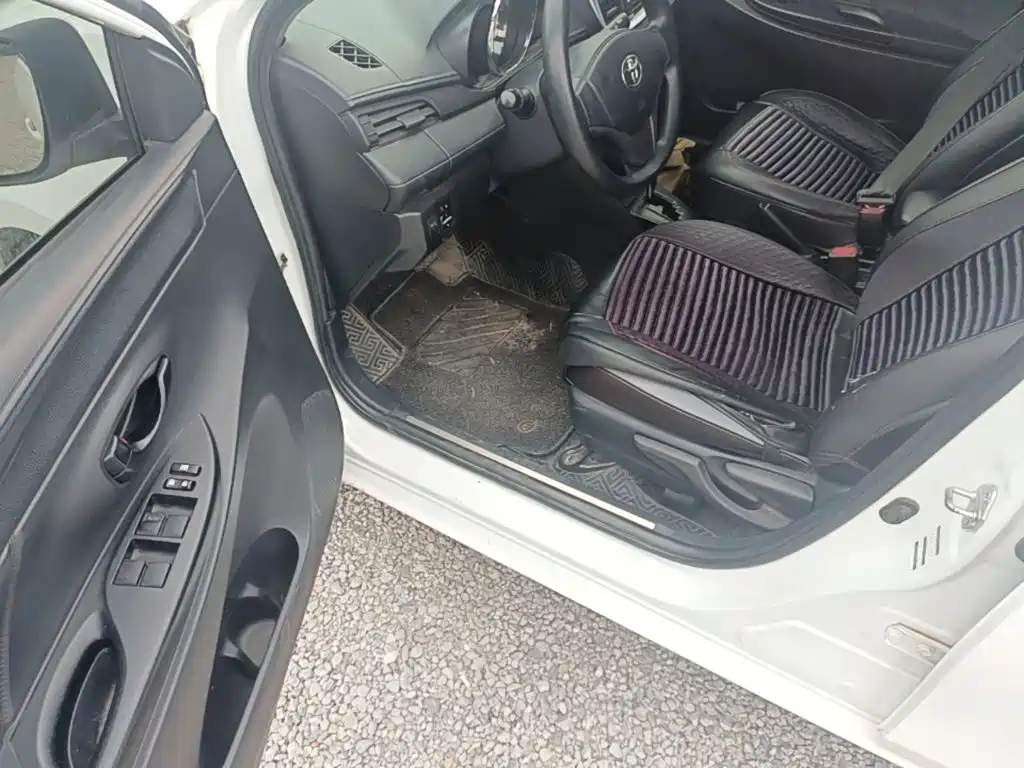 Toyota Yaris L 2019 — фото 16