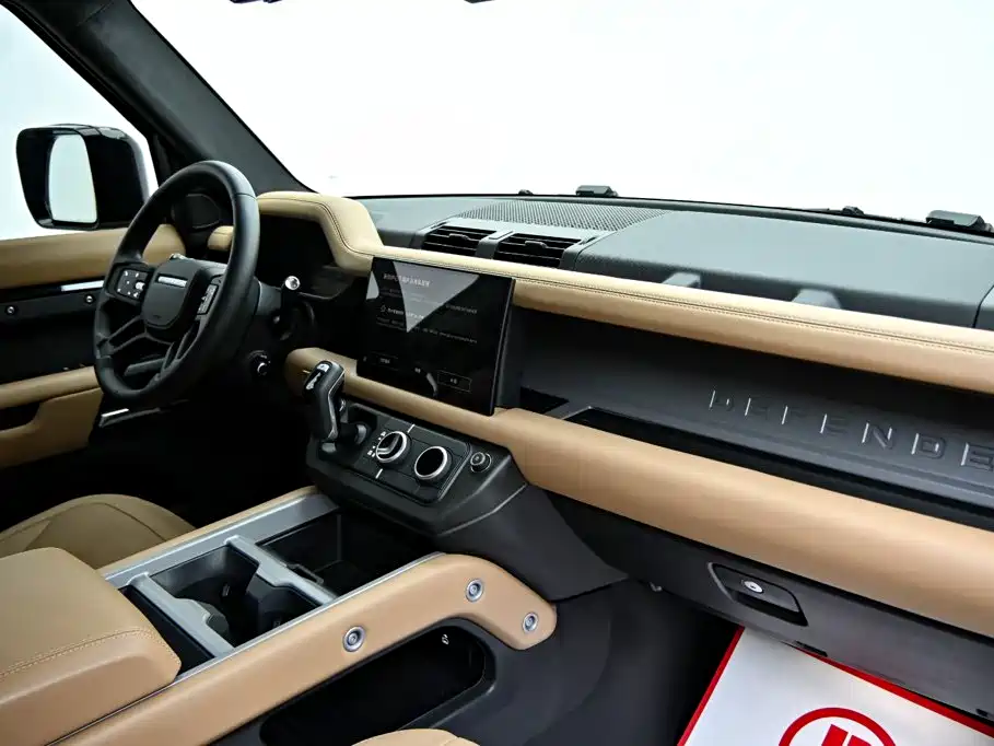 Land Rover Defender 2024 — фото 17