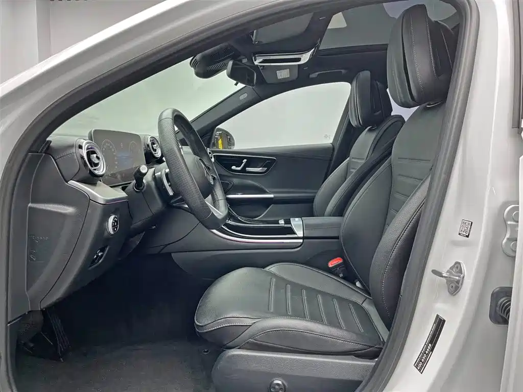 Mercedes-Benz C-Class 2023 — фото 15