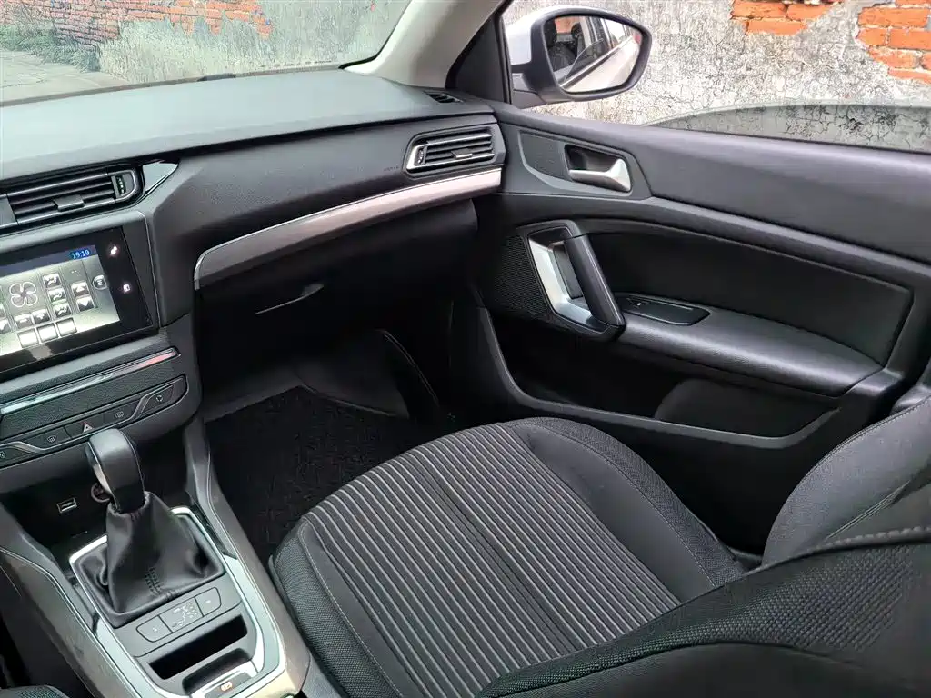 Peugeot 408 2015 — фото 12