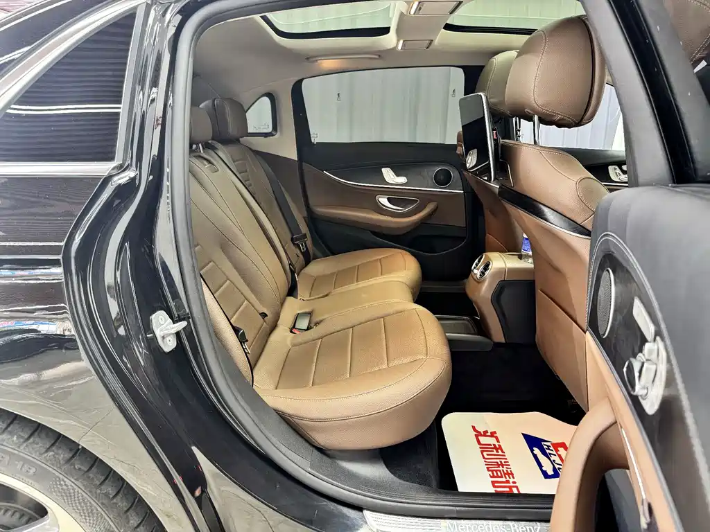 Mercedes-Benz E-Class 2018 — фото 19