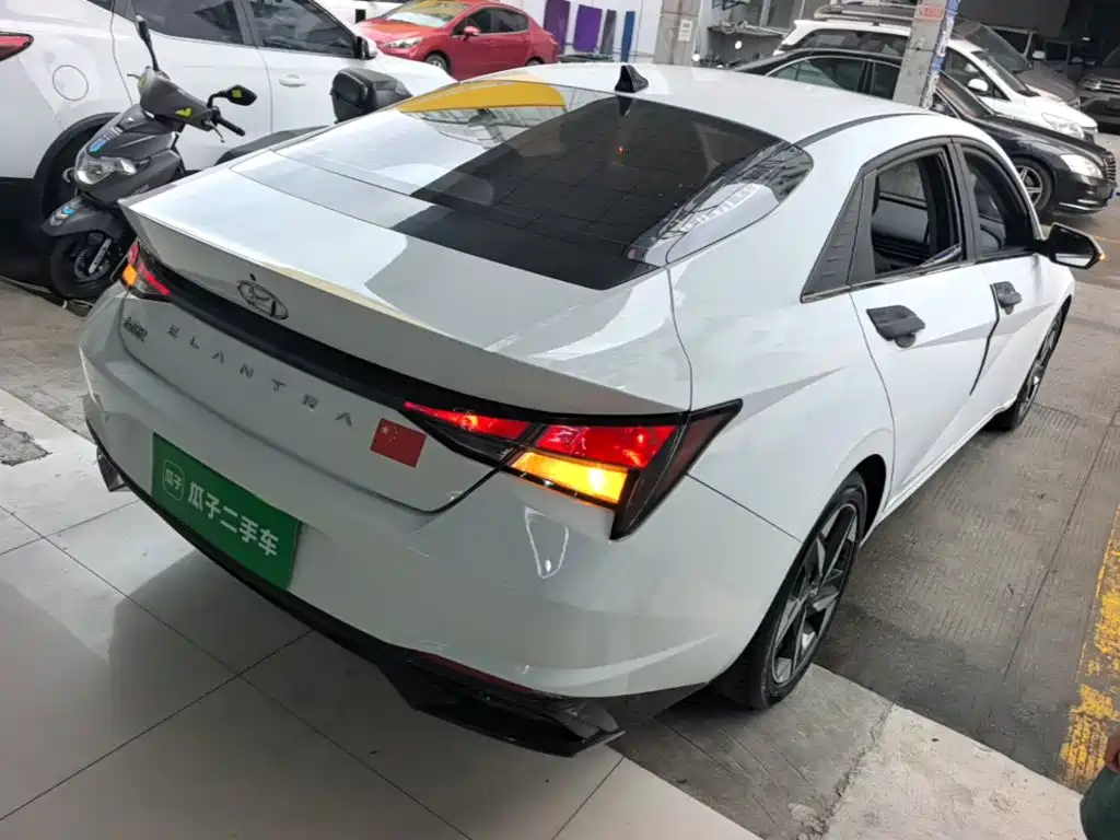 Hyundai Elantra 2022