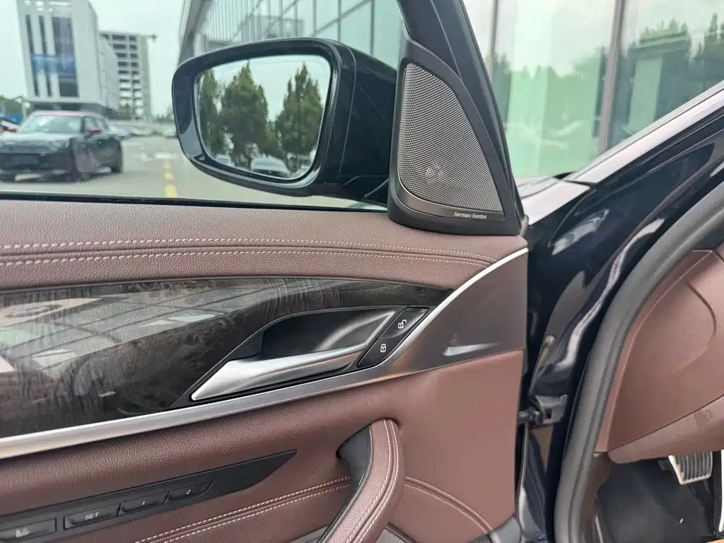 BMW 5 Series 2022 — фото 10
