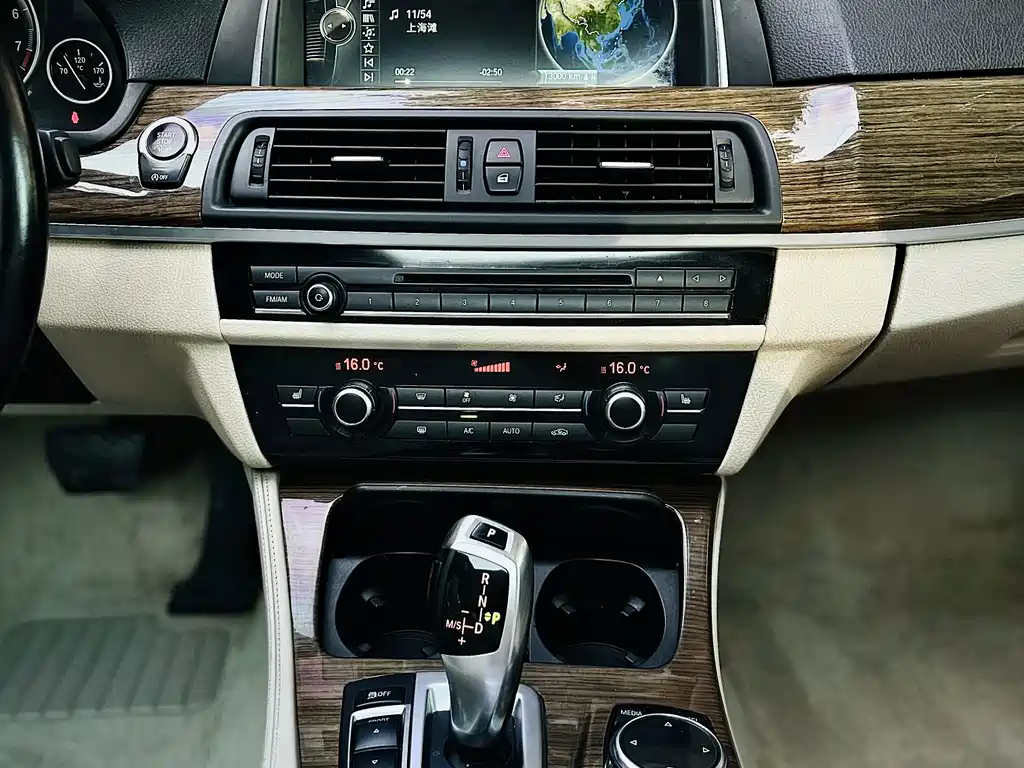 BMW 5 Series 2014 — фото 10