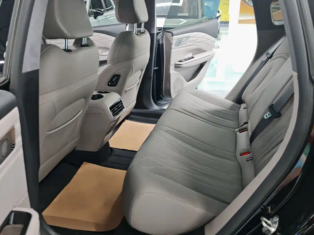 Geely Galaxy Starshine 8 2025 — фото 13