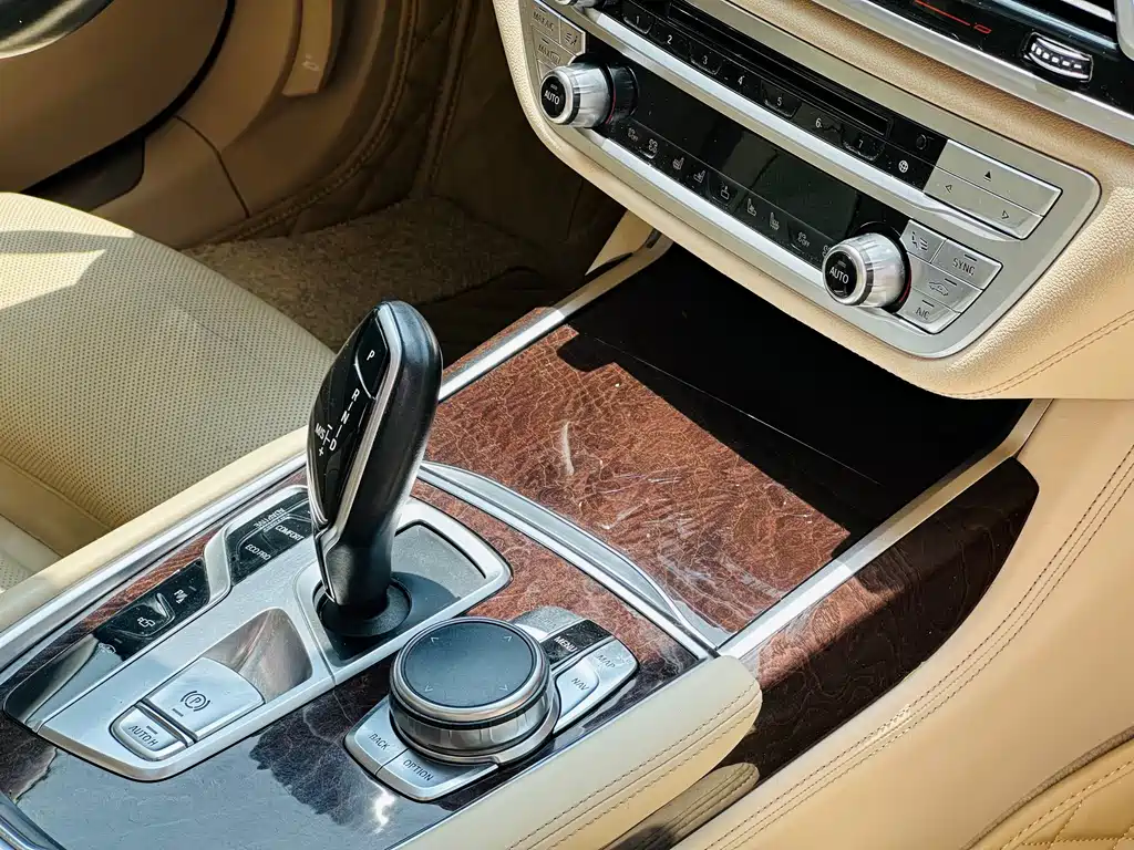 BMW 7 Series 2016 — фото 12