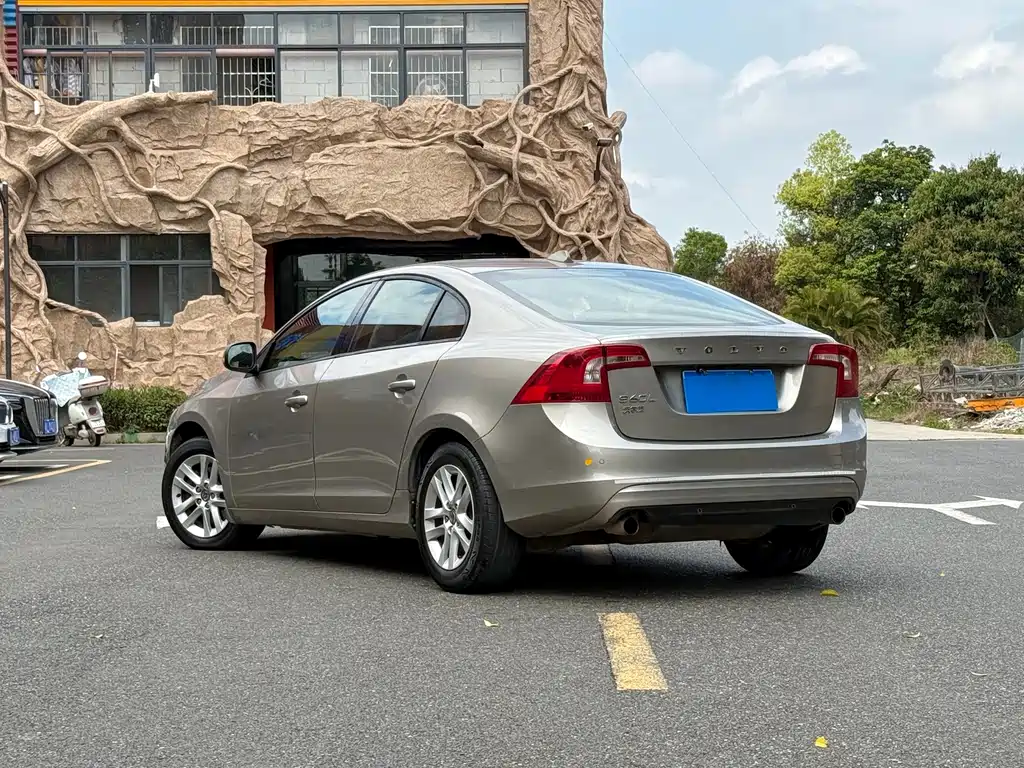 Volvo S60 2015 — фото 4
