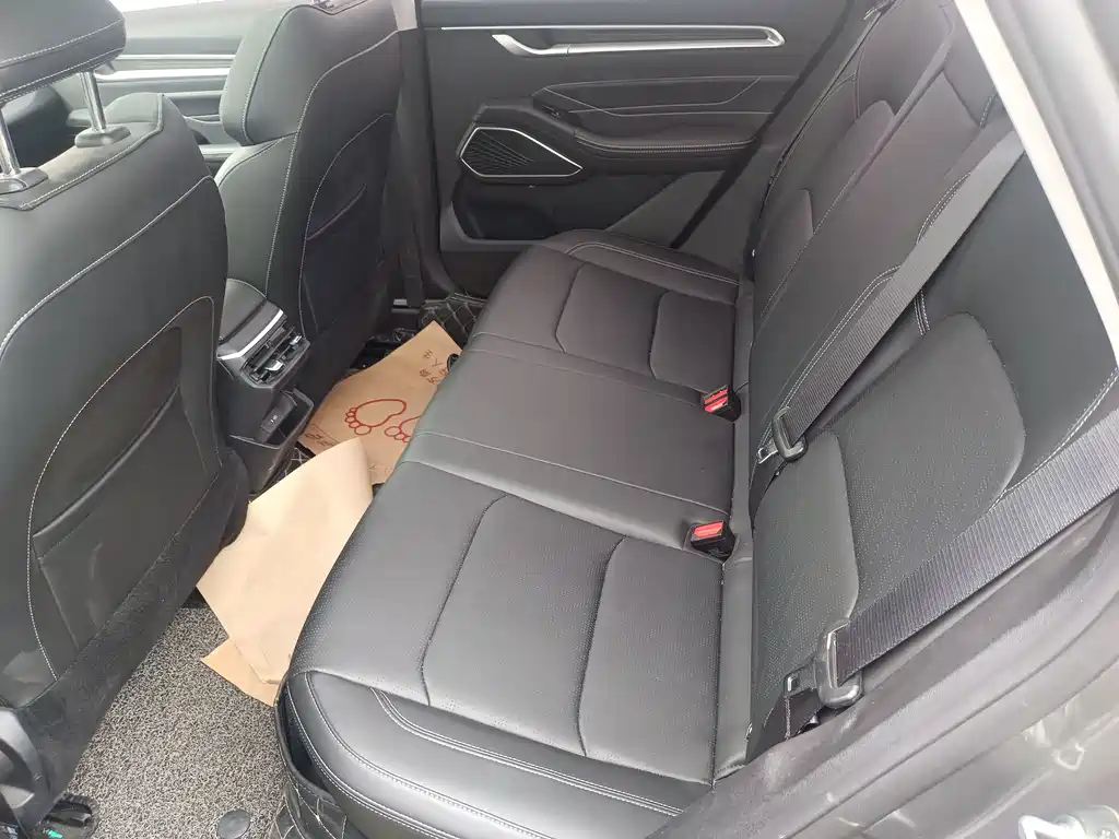 Geely Emgrand 2023
