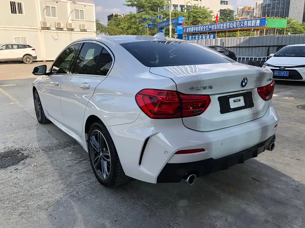 BMW 1 Series 2021 — фото 13
