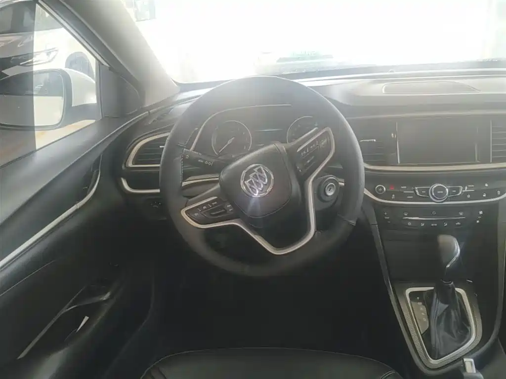 Buick Excelle 2019 — фото 11