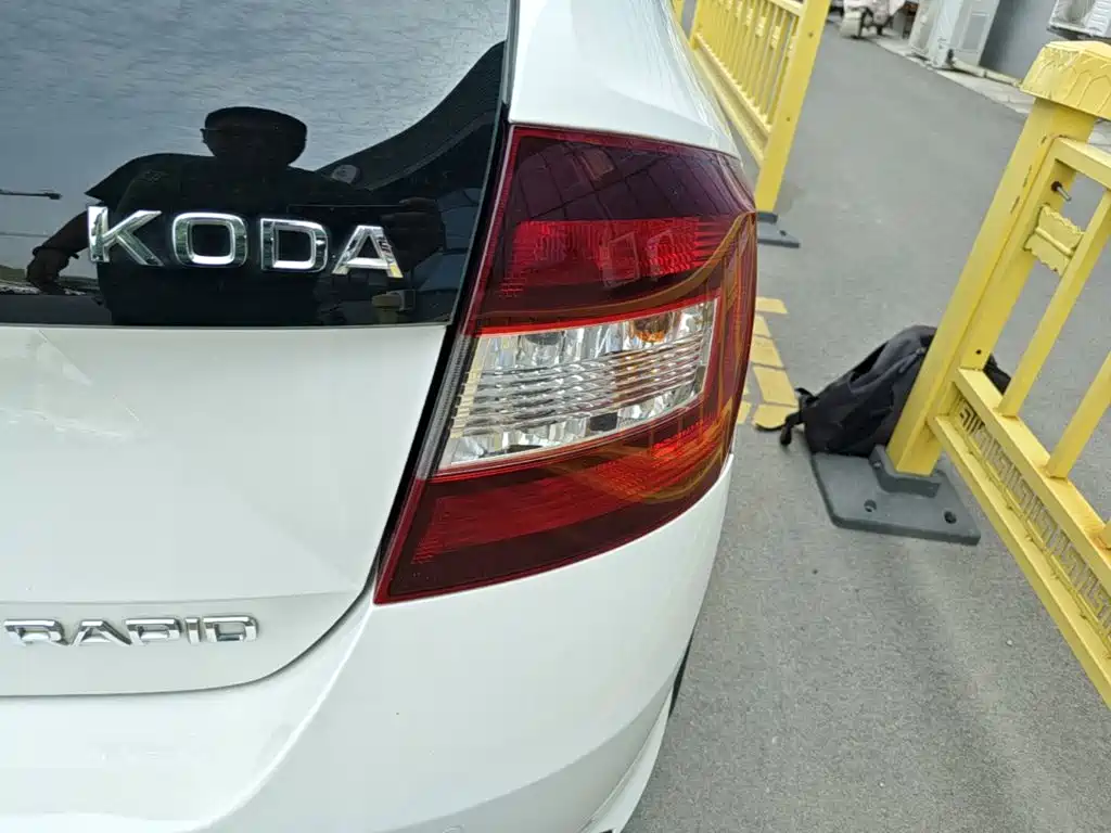 Skoda Rapid Spaceback 2015 — фото 8