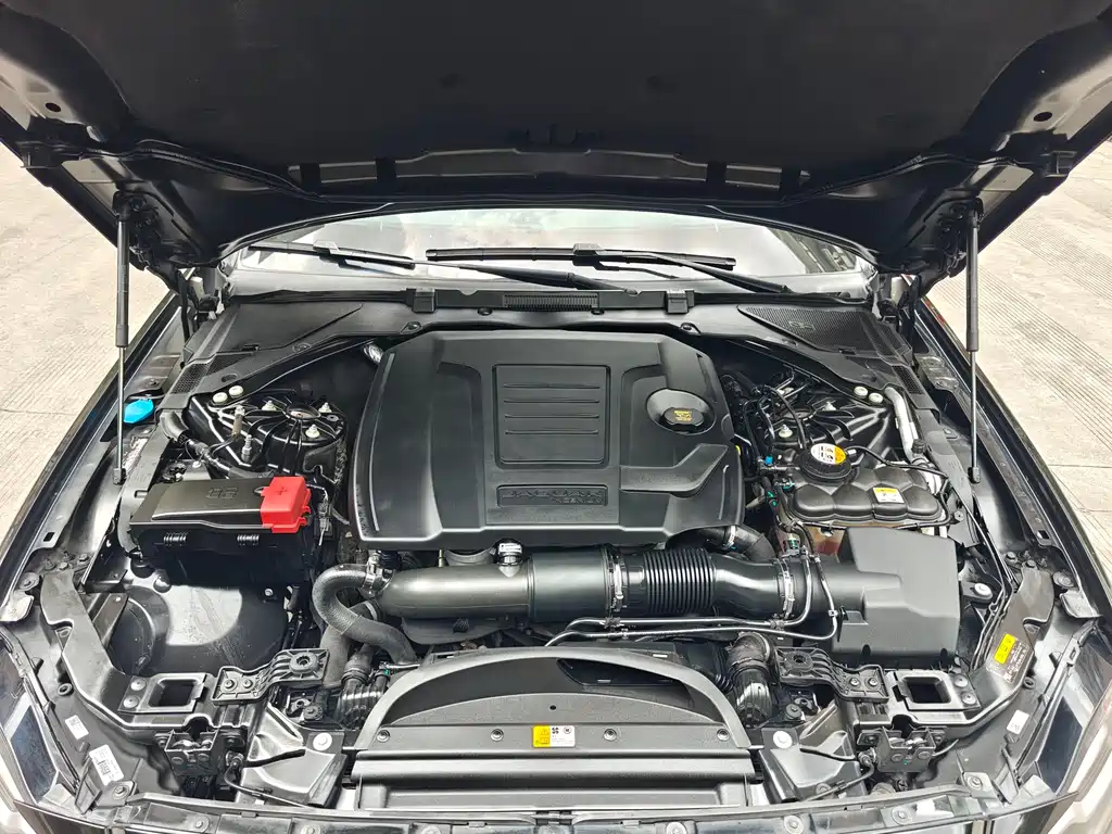 Jaguar XFL 2019 — фото 20