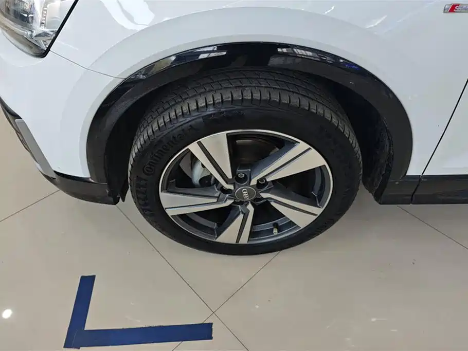 Audi Q2L 2020