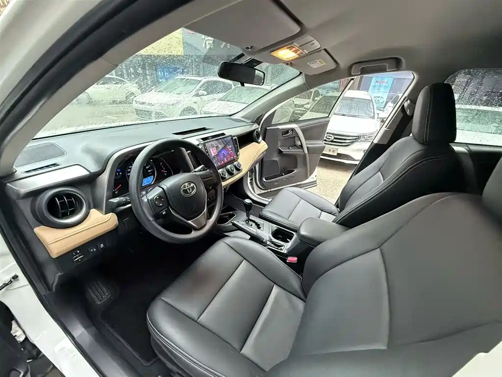 Toyota RAV4 2019 — фото 15