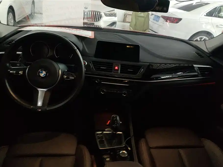 BMW 1 Series 2019 — фото 12
