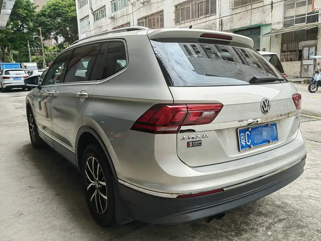 Volkswagen Tiguan L 2017 — фото 10