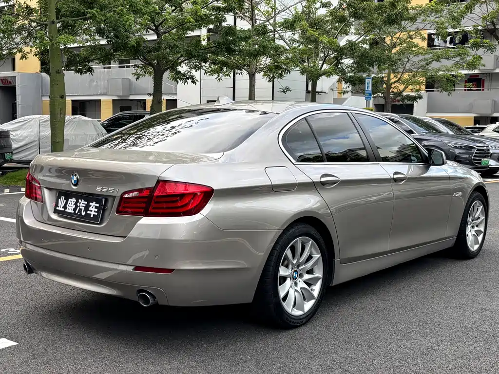 BMW 5 Series 2012 — фото 3