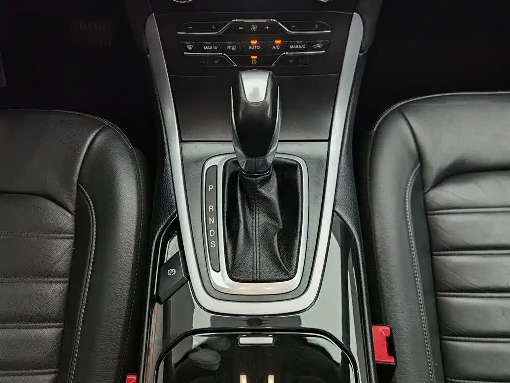 Ford Edge 2017 — фото 13