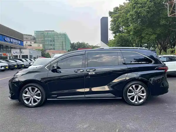 Toyota Sienna 2024