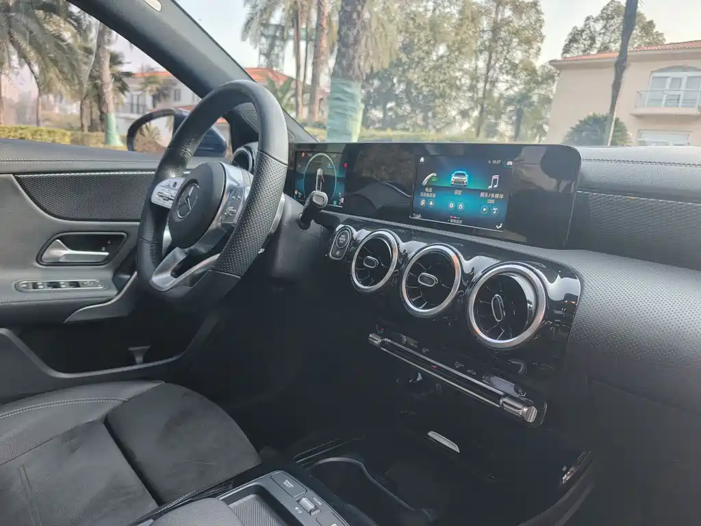 Mercedes-Benz A-Class 2019 — фото 11