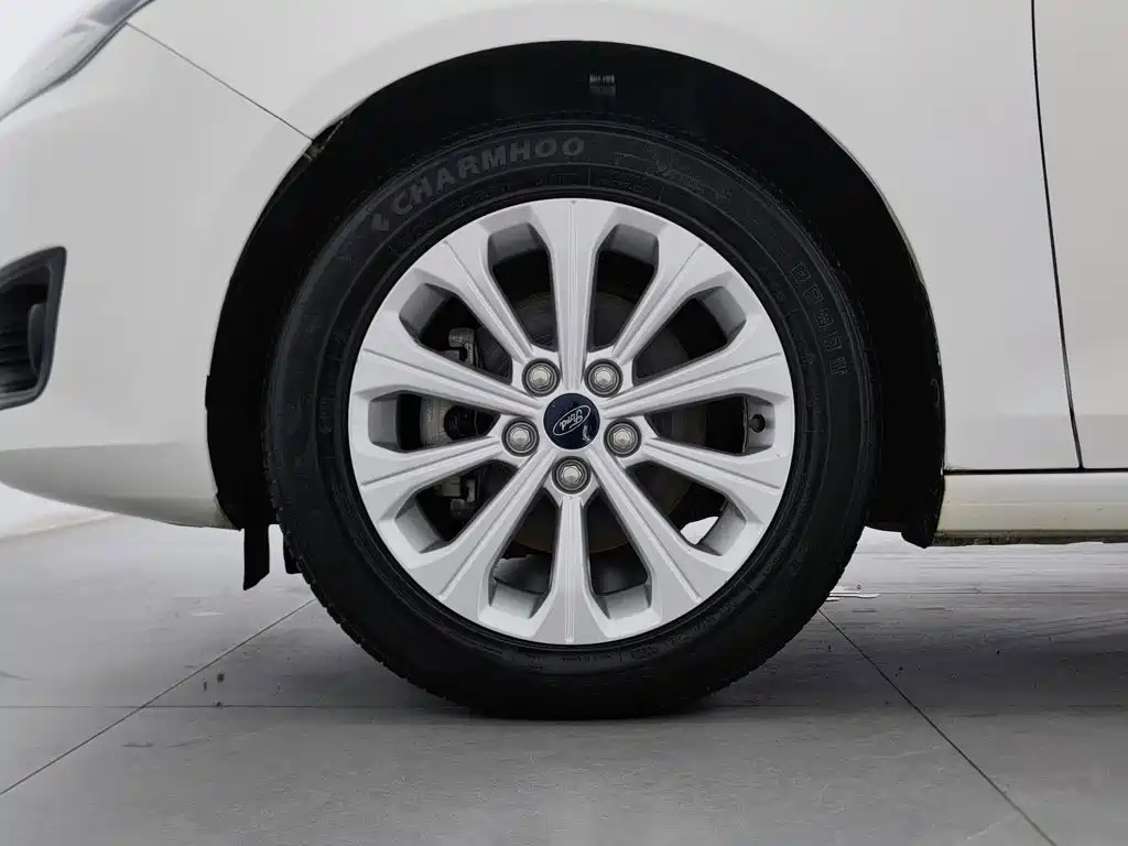 Ford Escort 2018 — фото 17
