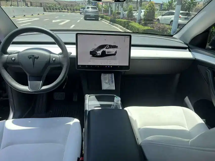 Tesla Model Y 2022 — фото 9