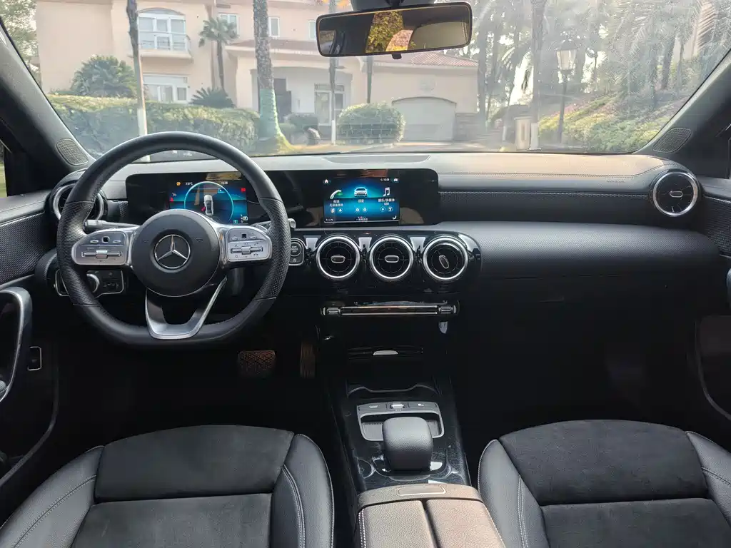 Mercedes-Benz A-Class 2019 — фото 13