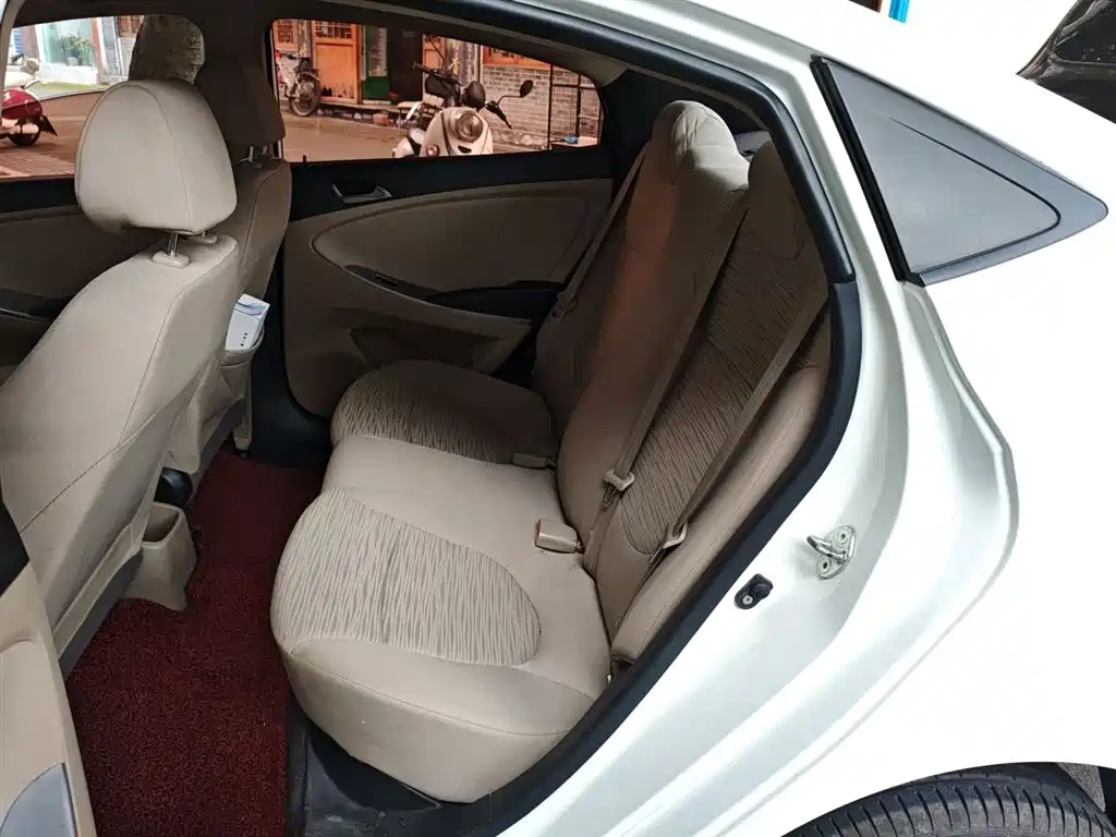 Hyundai Verna 2017 — фото 15