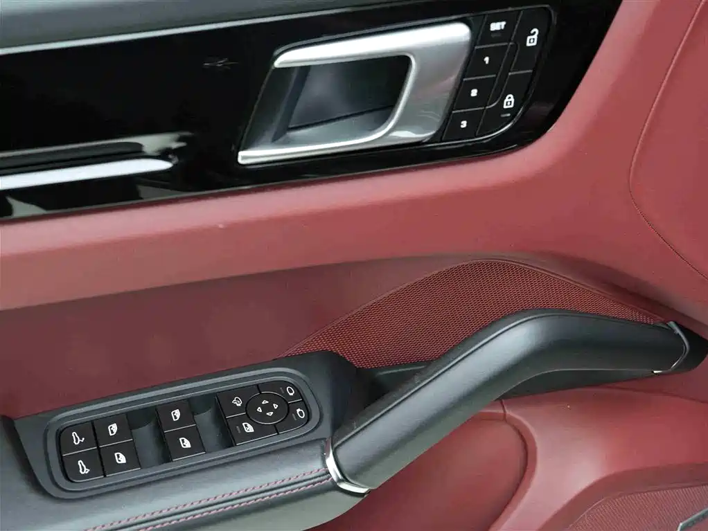 Porsche Cayenne 2022 — фото 16