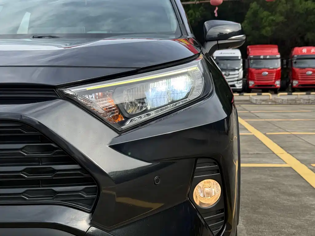Toyota RAV4 2020 — фото 14
