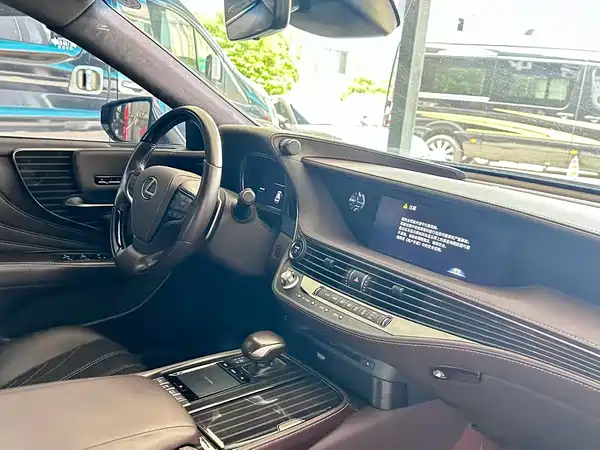 Lexus LS 2018