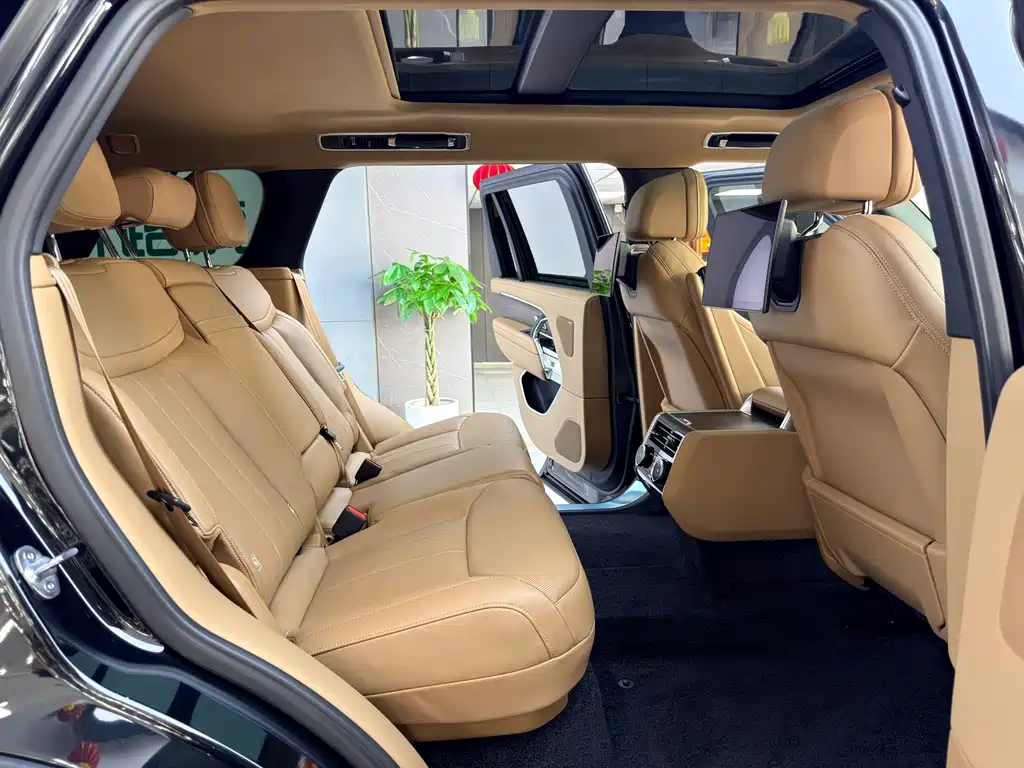 Land Rover Range Rover 2023 — фото 14