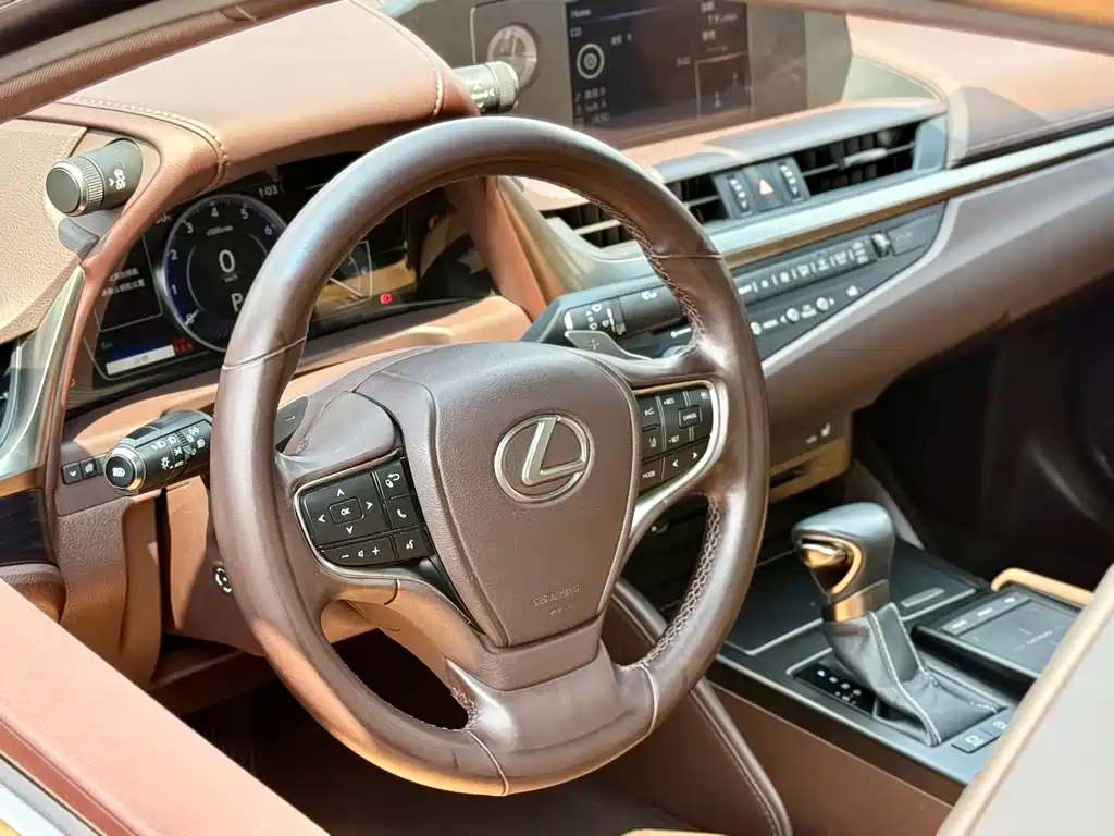 Lexus ES 2021 — фото 16