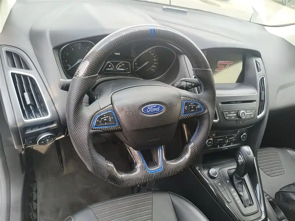 Ford Focus 2017 — фото 11