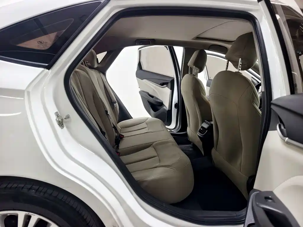 Buick Excelle 2015 — фото 16