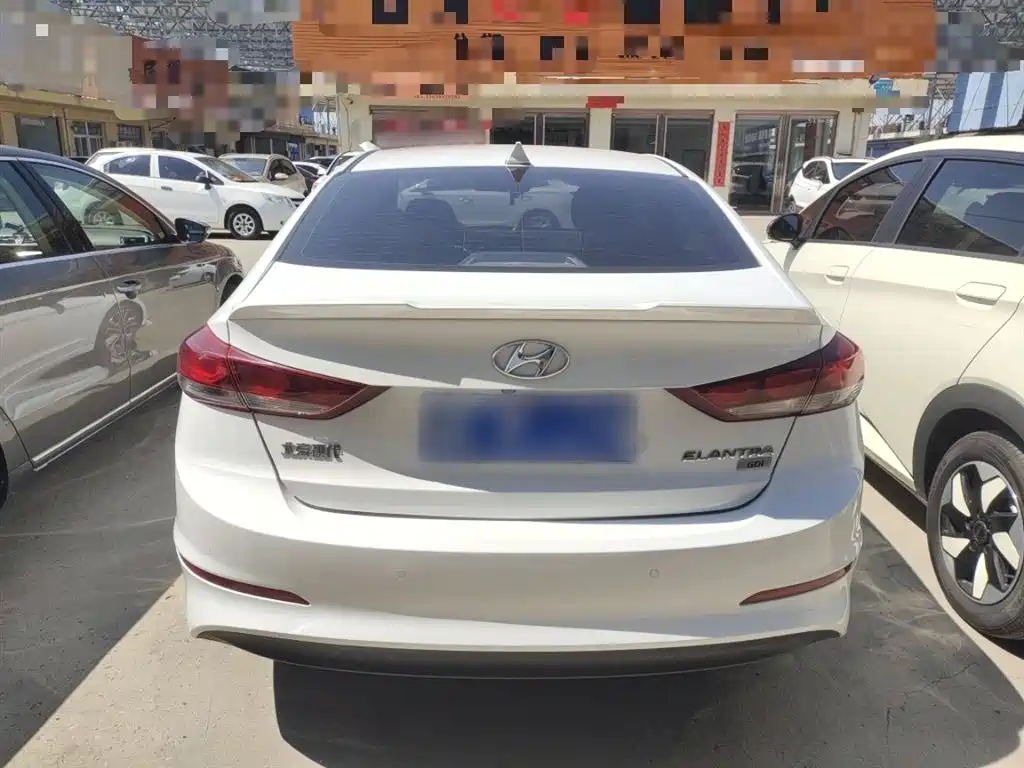 Hyundai Elantra 2019 — фото 11